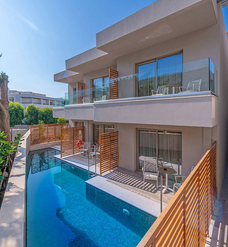 Pool shared across three rooms