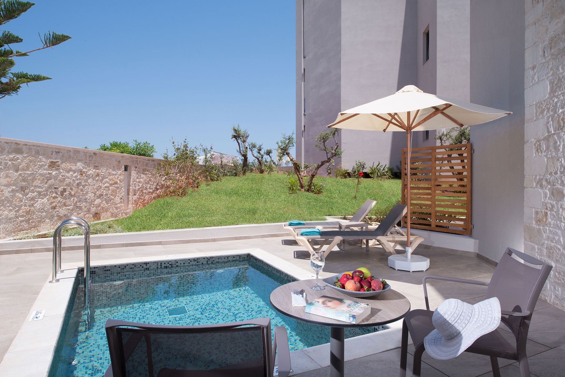 Private pool room yard and pool