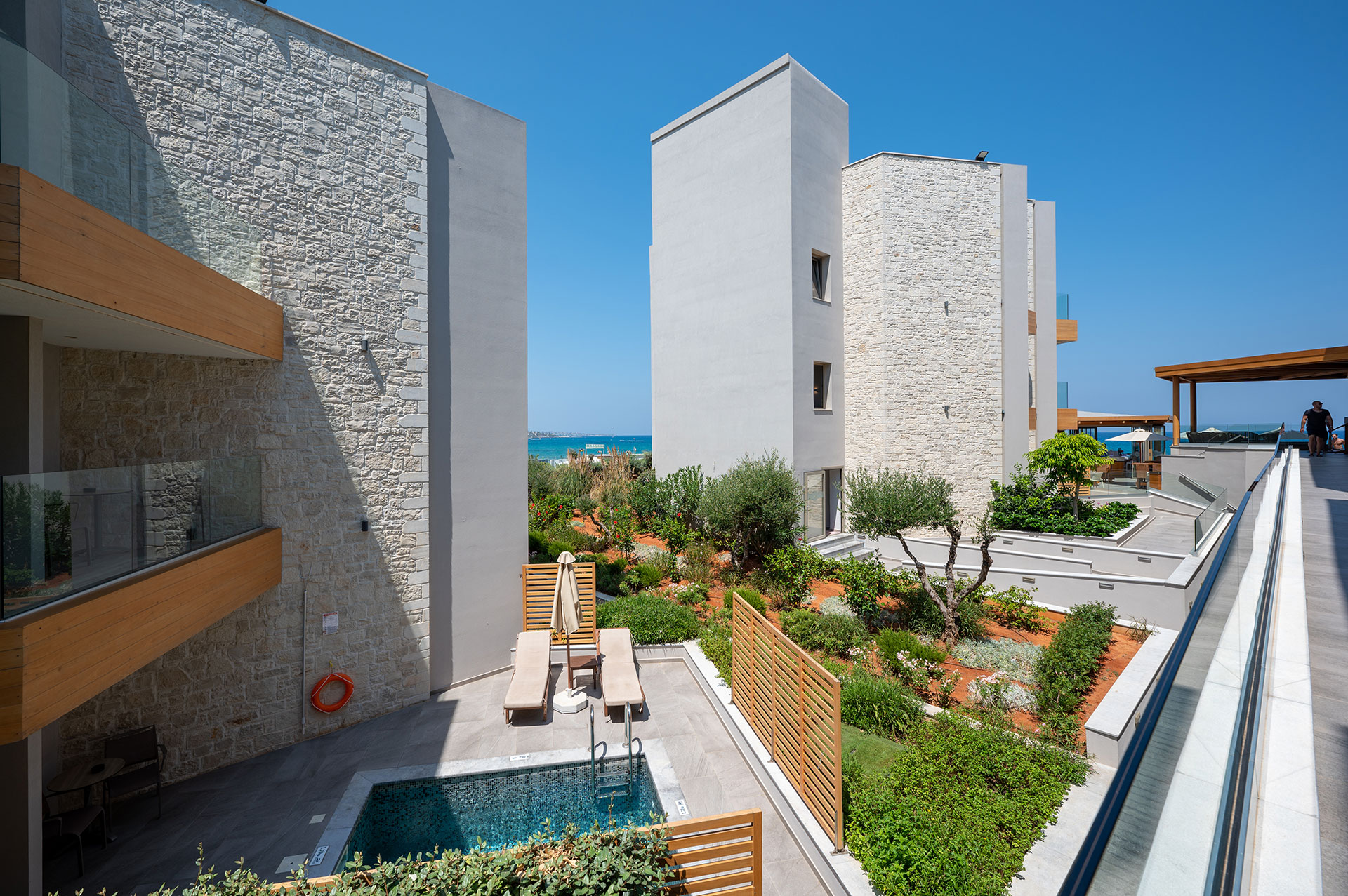 Private pool room yard