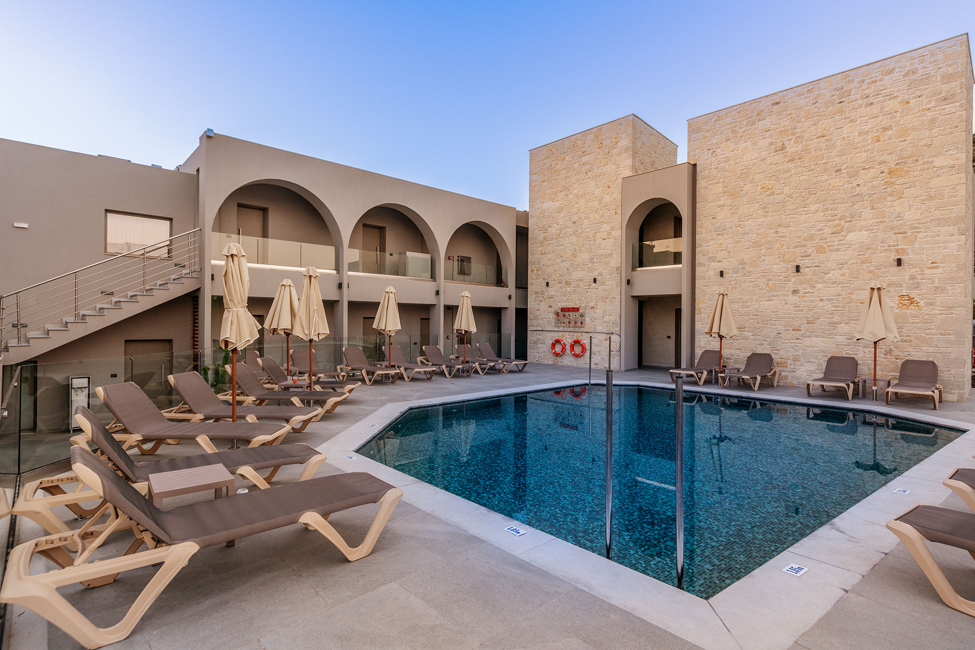 Annex pool bar sunbeds and the pool