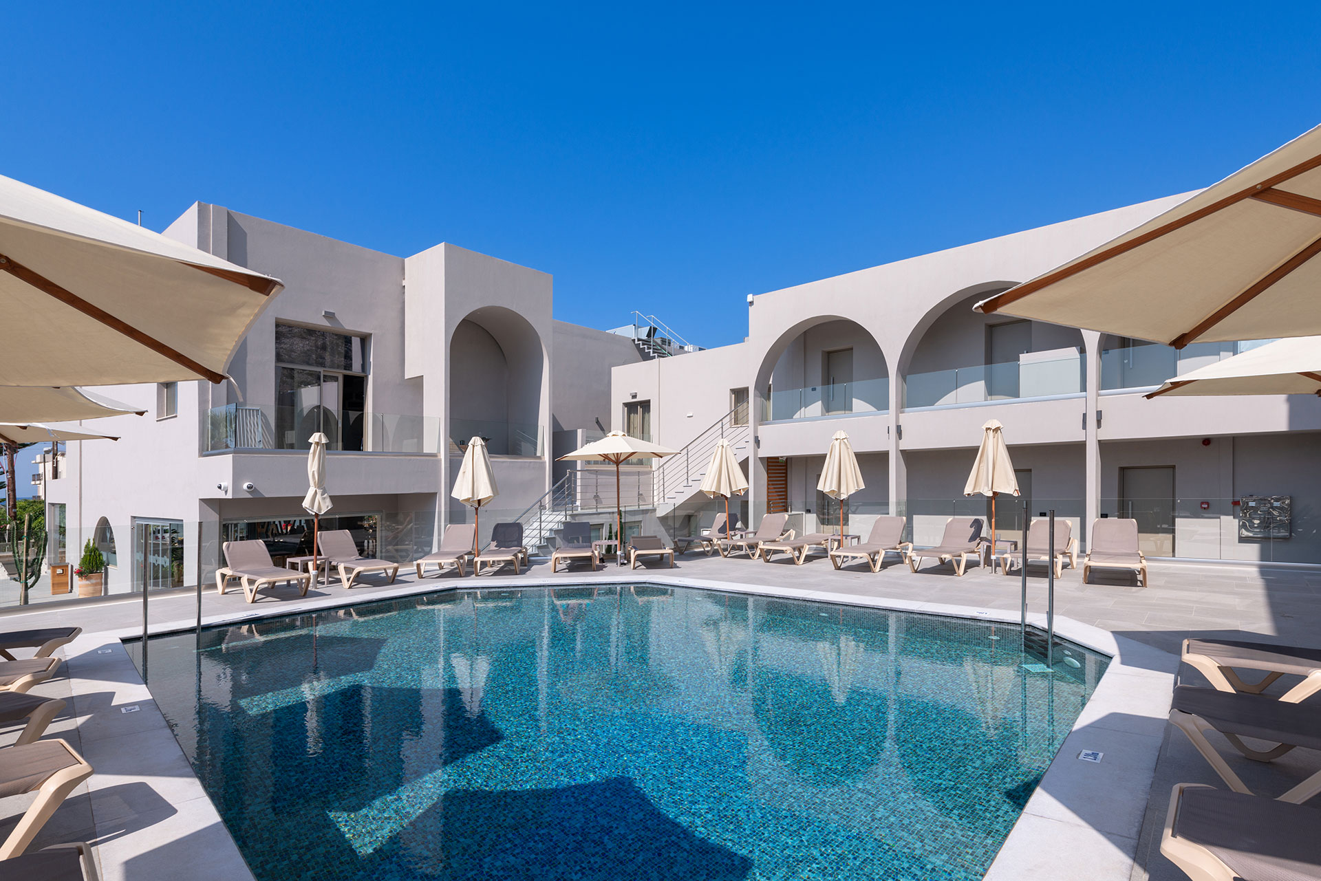 Cactus Mare annex pool bar